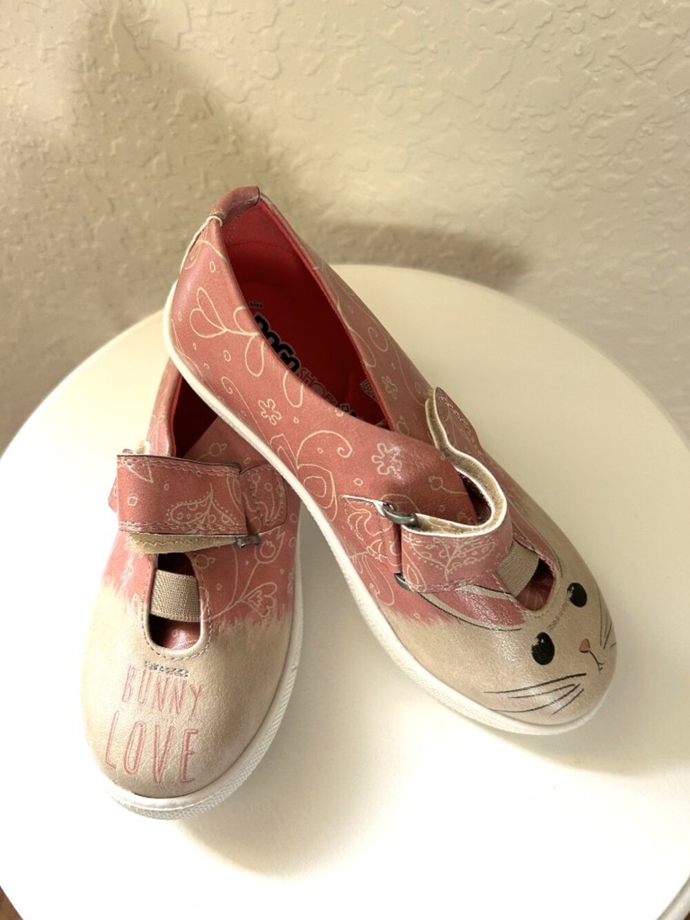 NWOT Gogo Pink Girls "Bunny Love" Sneakers